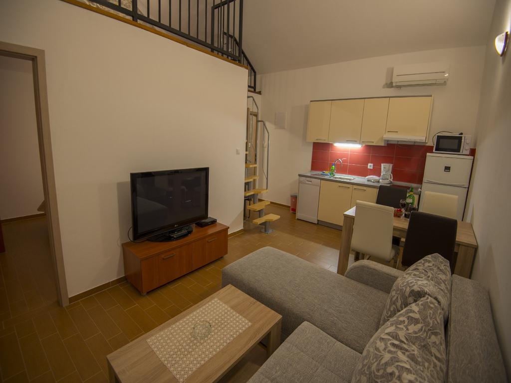 Apartments Punta Starigrad Paklenica Bagian luar foto